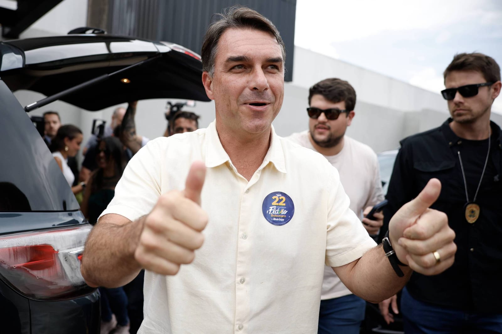 Seguranças de Flávio Bolsonaro dizem que ele não fez contato e omitiu agenda