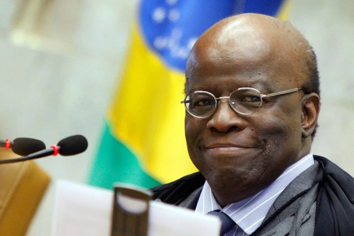 Ministério autoriza passaporte diplomático a ministro aposentado do STF