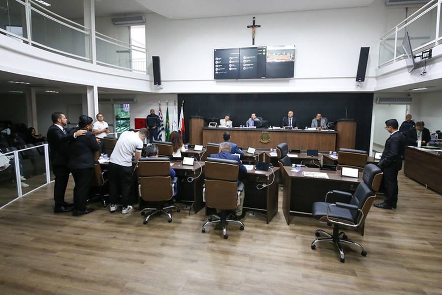 Câmara Municipal aprova gratificação para gestores de escolas e novas regras para contratação de professores temporários