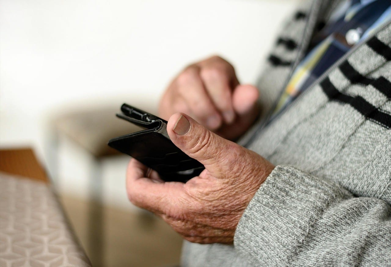 Santos abre 160 vagas para curso gratuito de tecnologia e segurança digital para pessoas 50+