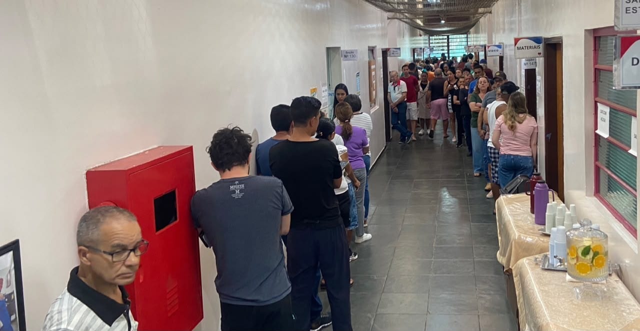 Maior ponto de votação de Limeira recebe eleitores com café, agua saborizada e som ambiente com chorinho: ‘carinho’, diz