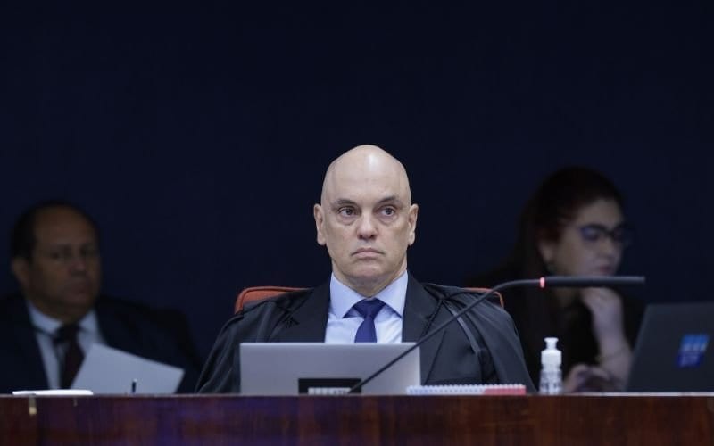 Entorno de Lula vê decisão de Moraes sobre passaportes de Flávio Bolsonaro como combustível para discurso de perseguição