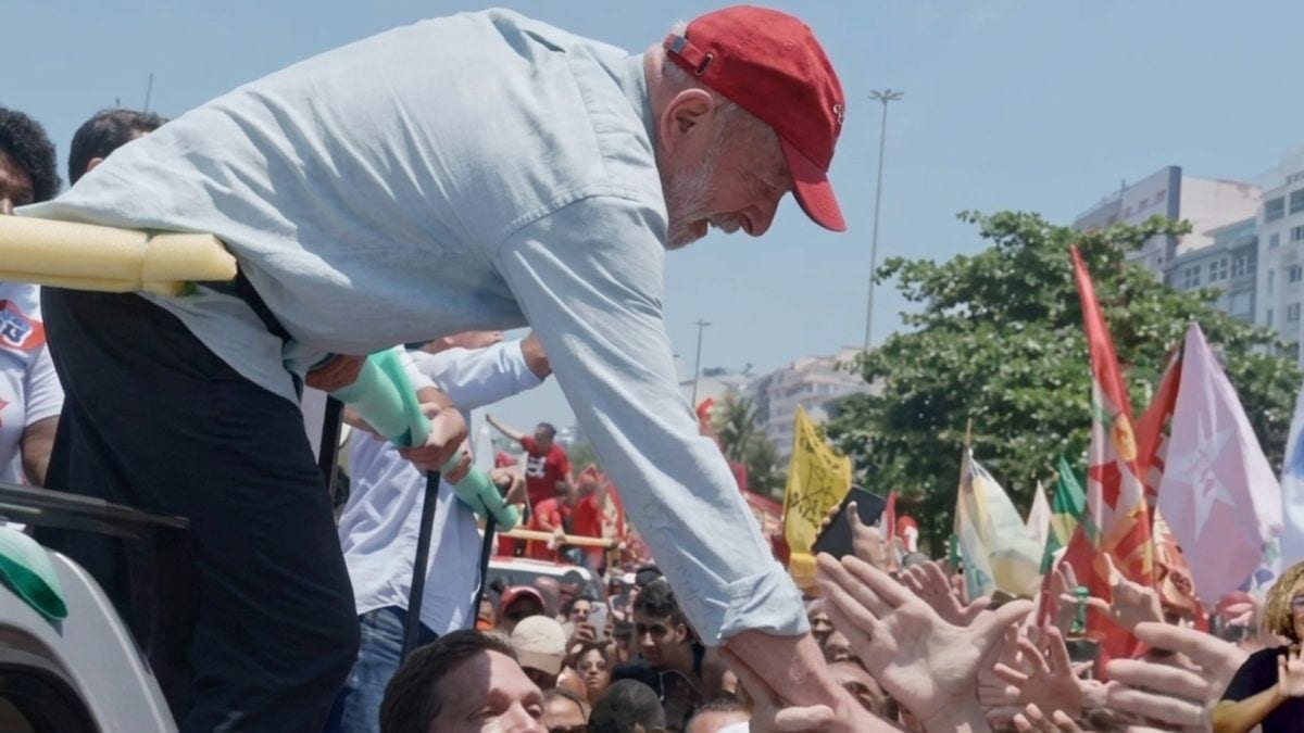 Lula diz em Copacabana que “arma” é a urna e “bala” é o 13