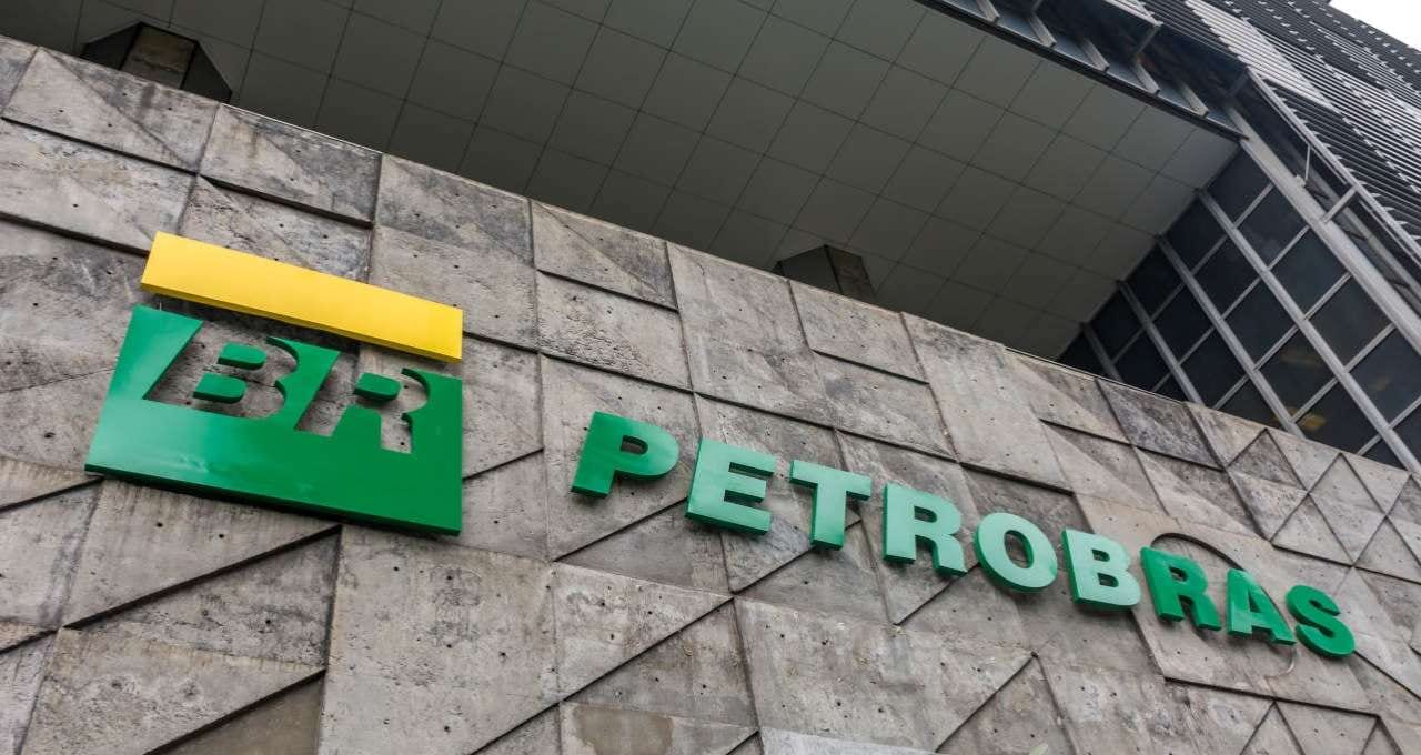 Petrobras (PETR4) sobe com Brent acima de US$100 e puxa Ibovespa