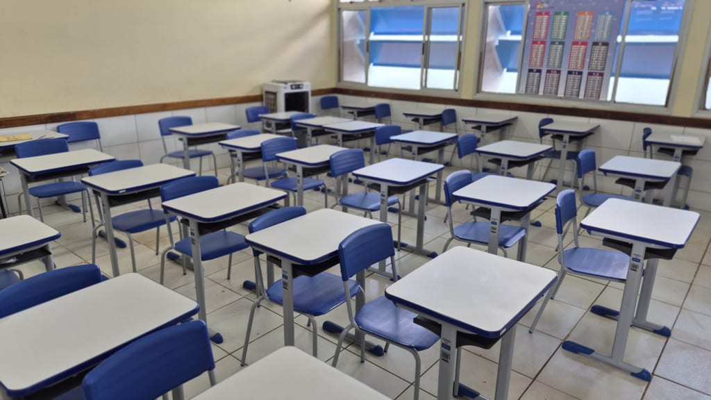 Jataí investe mais de R$ 1 milhão em mobiliário escolar