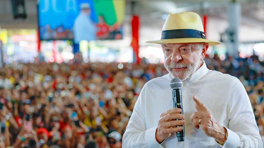 Lula oficializa candidatura a quarto mandato em convenção do PT