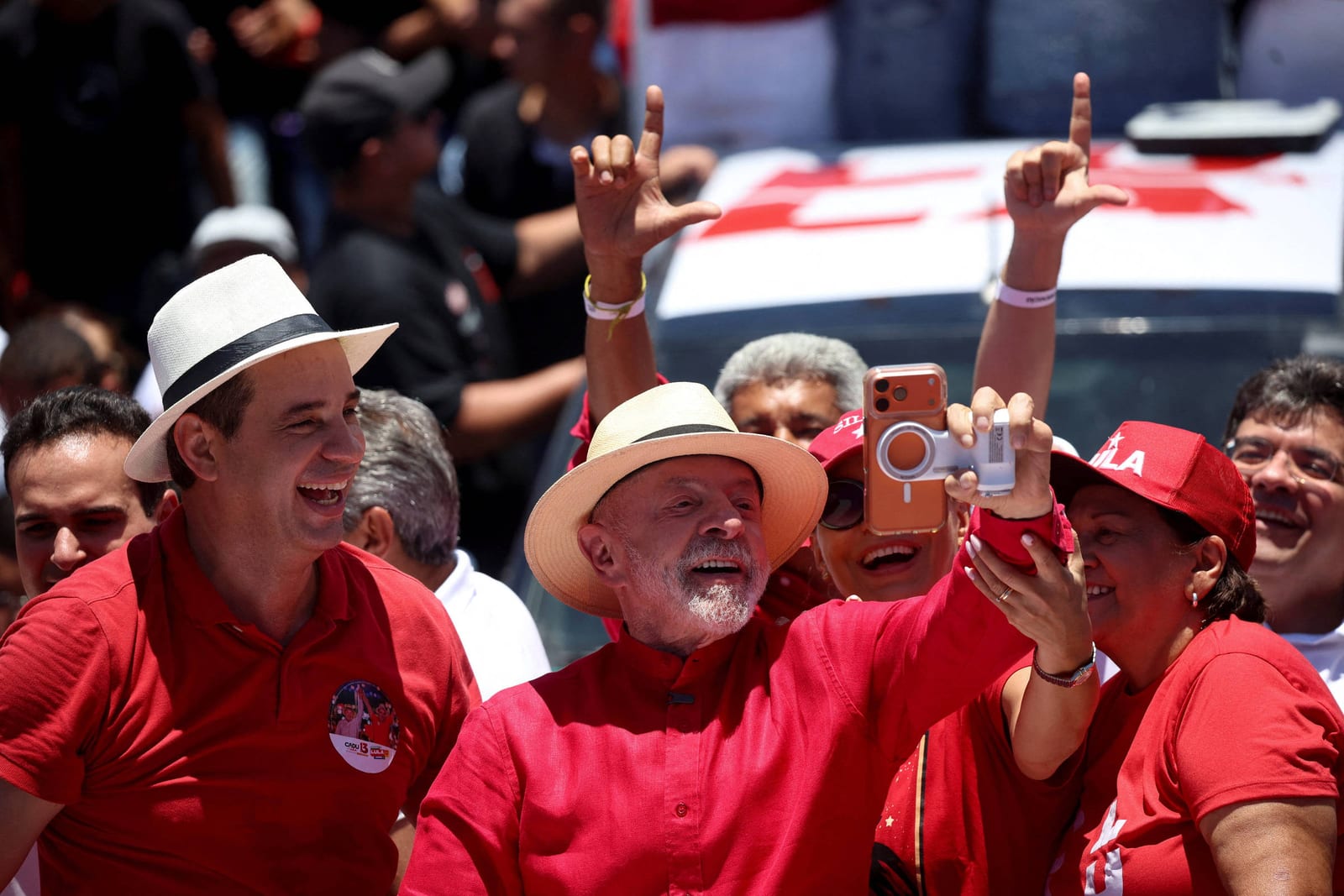 Campanha de Lula aposta em 50% de esperança e 50% de ataque a Flávio na reta final