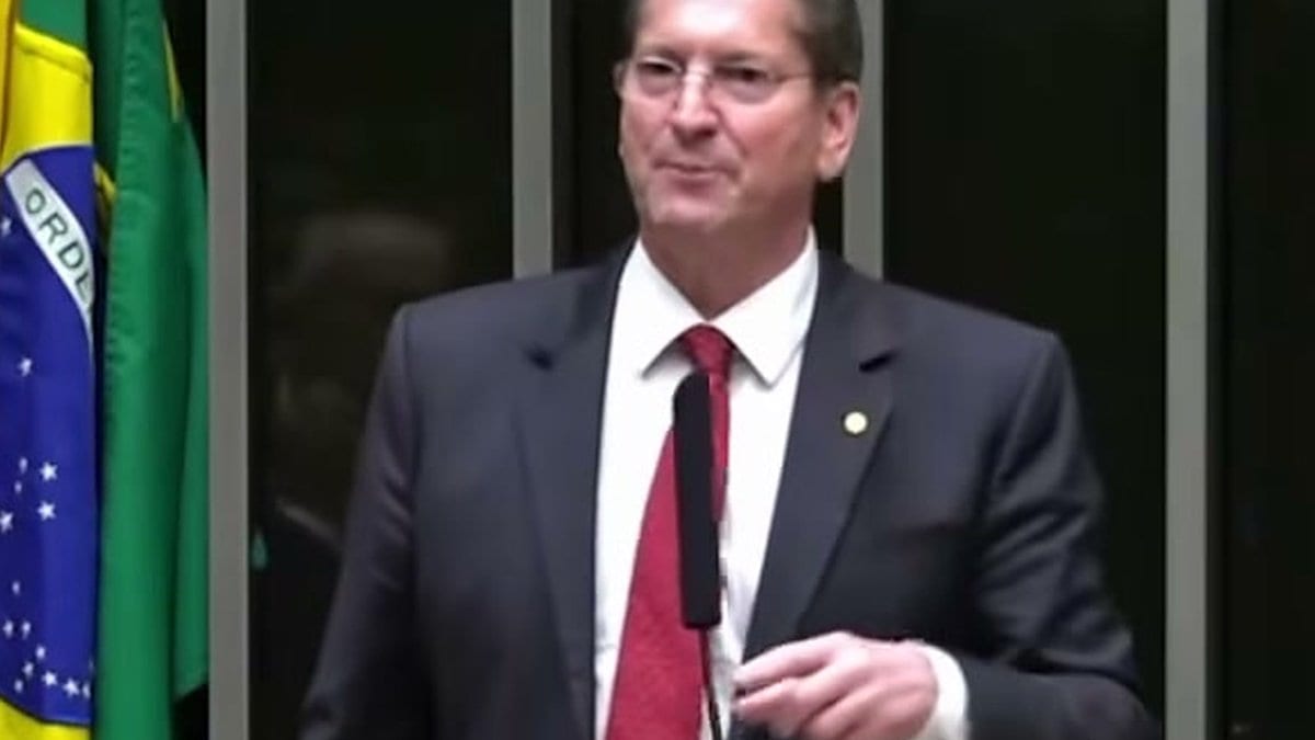“Vai prender muito bolsonarista”: deputado do PT diz ter informação da PF e quer Bolsonaro de volta à cadeia