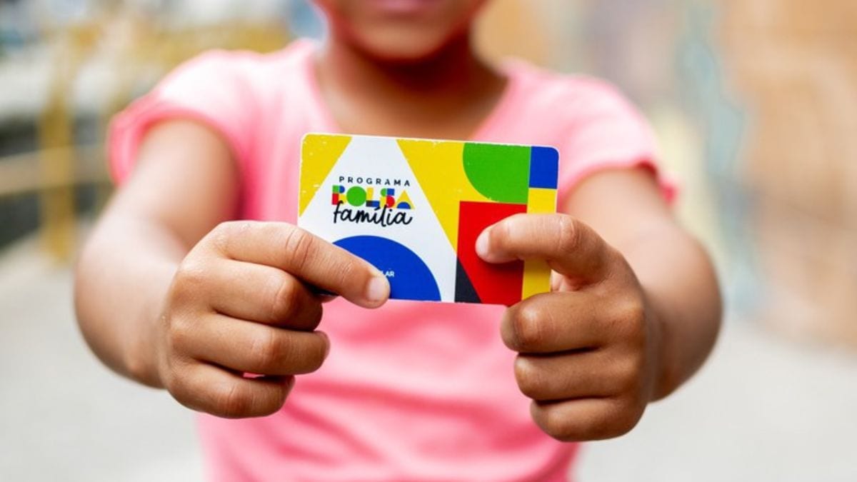 Bolsa Família reajustado começa a ser pago segunda (19); mínimo sobe a R$ 691