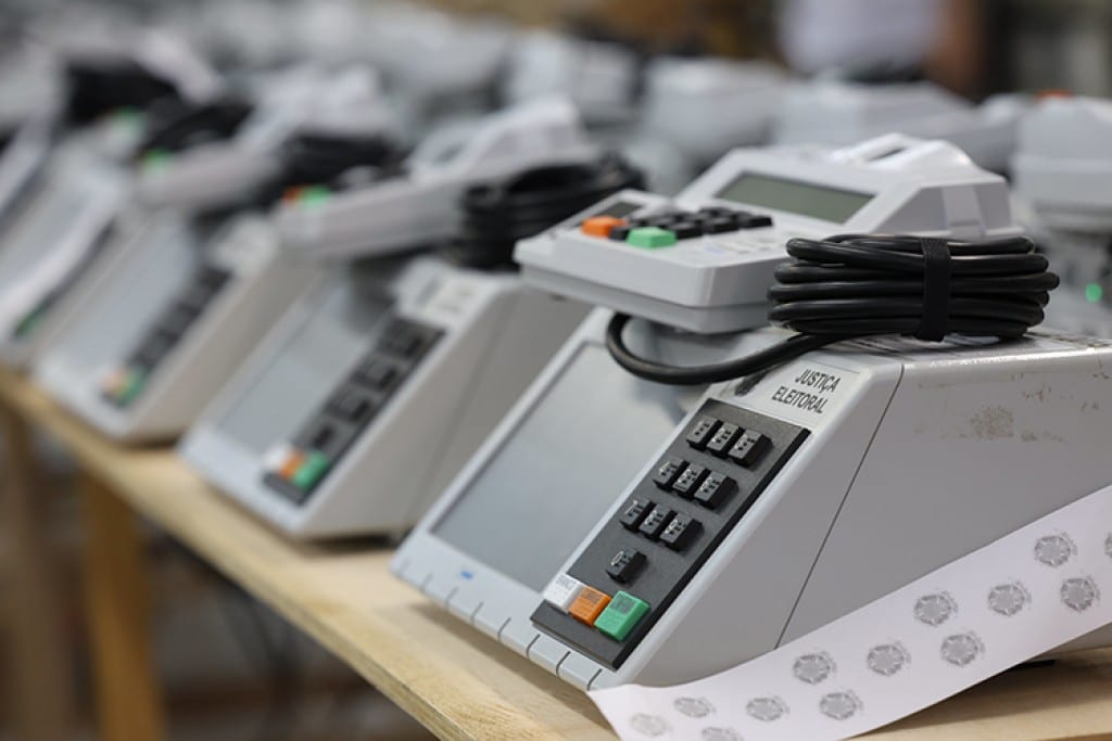 Eleições em 4 de outubro; diplomação até dezembro e posses em janeiro de 2027