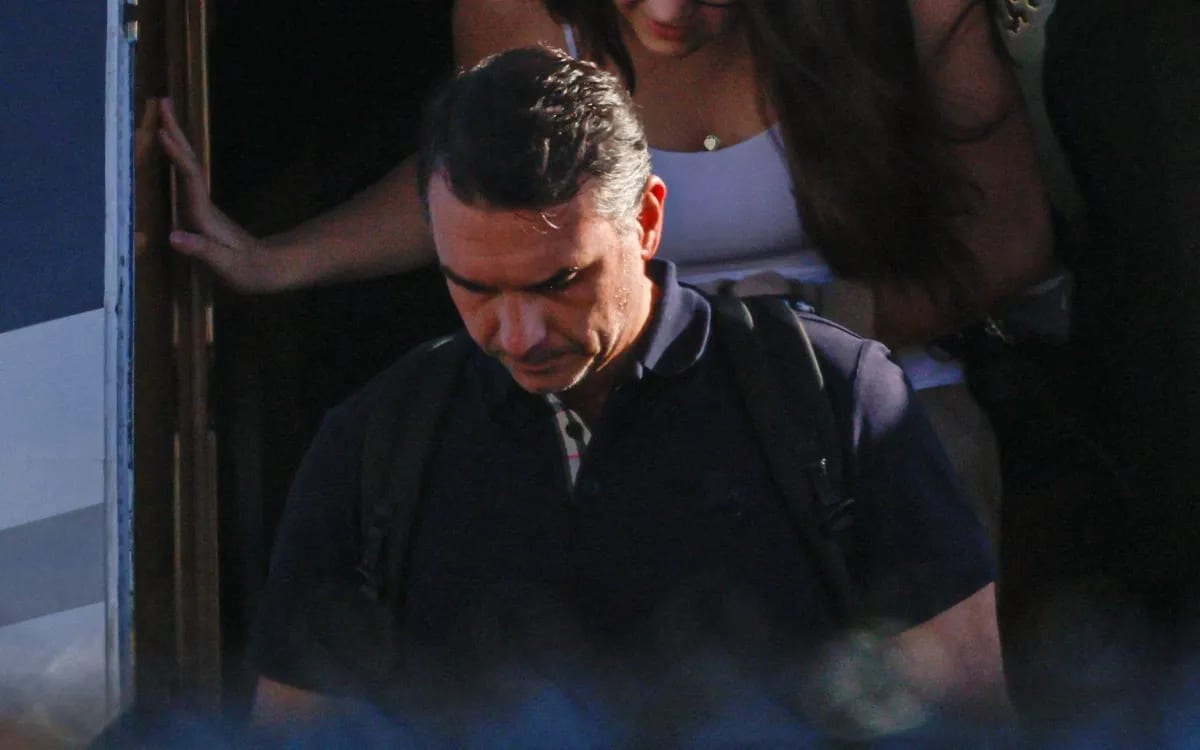Flávio Bolsonaro entrou nos EUA com o passaporte diplomático que a Polícia Federal cancelou