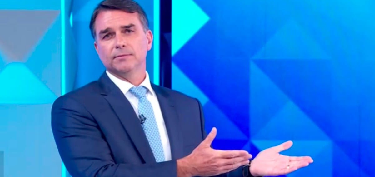 Ataque de Flávio Bolsonaro aos nove dedos de Lula causa rejeição entre indecisos