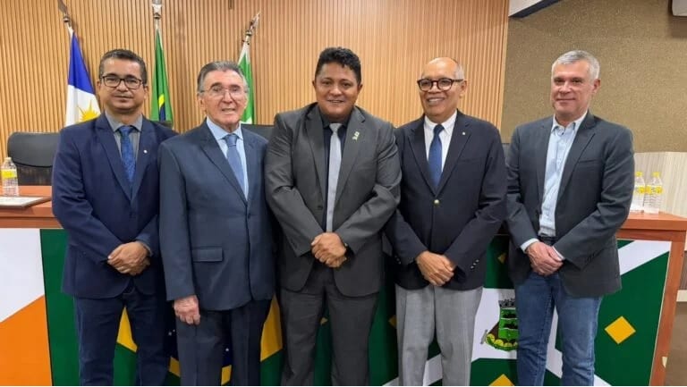 ARAGUATINS: Câmara Municipal homenageia conselheiro do TCE, ex-vice-governador e promotores de Justiça