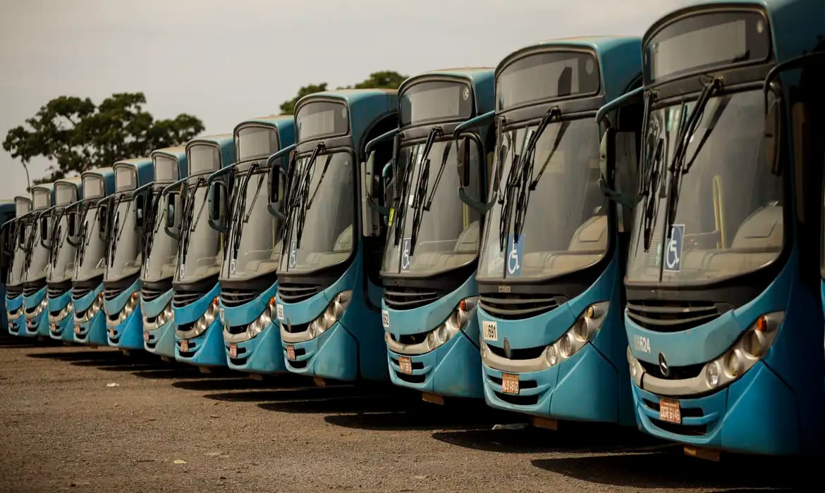 Justiça exige frota completa de ônibus em Salvador e fixa multa de R$ 1 milhão por hora