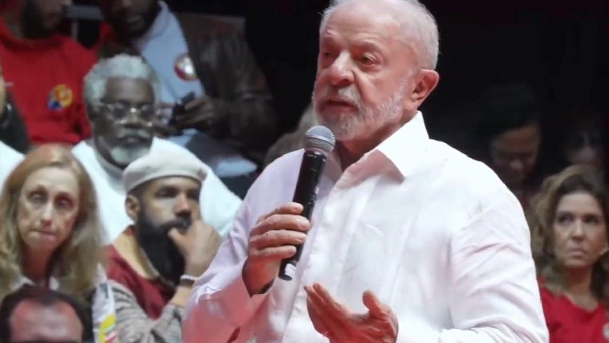 Lula questiona se Bolsonaro “acredita em alguma coisa” em ato no Rio