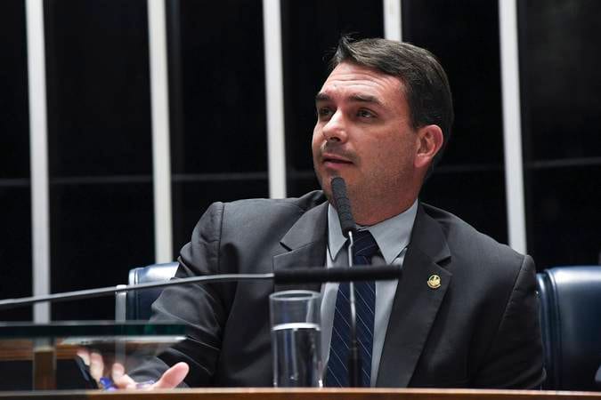 Flávio Bolsonaro cancela participação em carreata em Trindade neste sábado (10)
