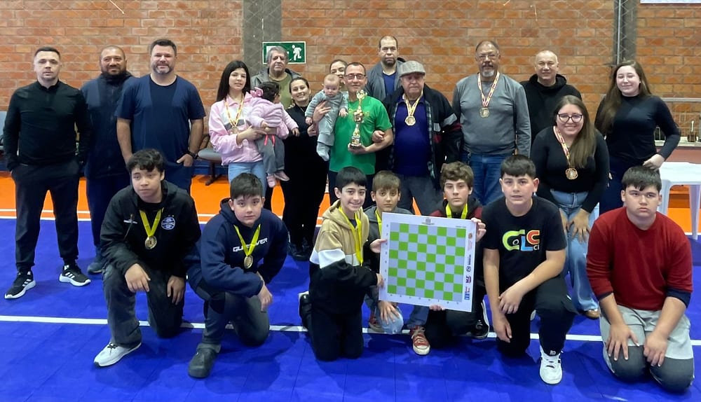 Campeonato Municipal de Jogo de Damas reúne competidores no Ginásio Derlizão