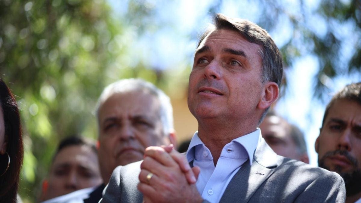 "Flávio quer mudar a Constituição" tem aumento de buscas no Google