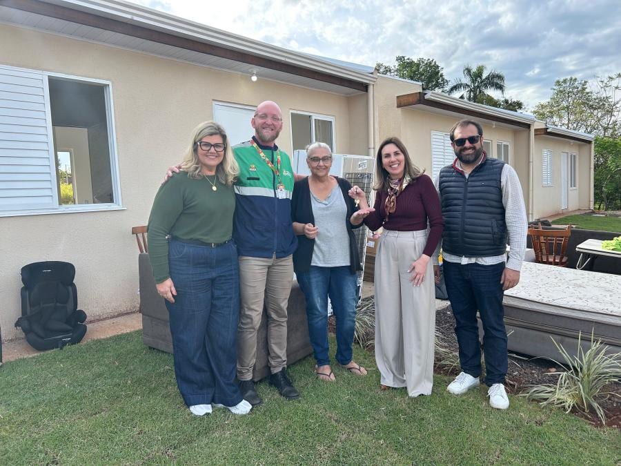 Cinco famílias recebem chaves de novas casas em Lajeado