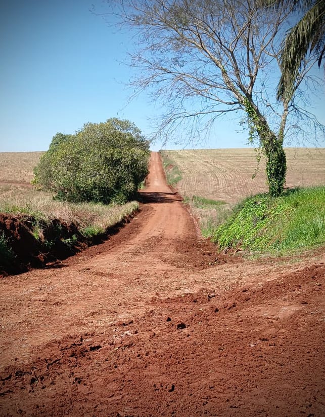 Ernestina recupera estrada de acesso rural na divisa com Passo Fundo