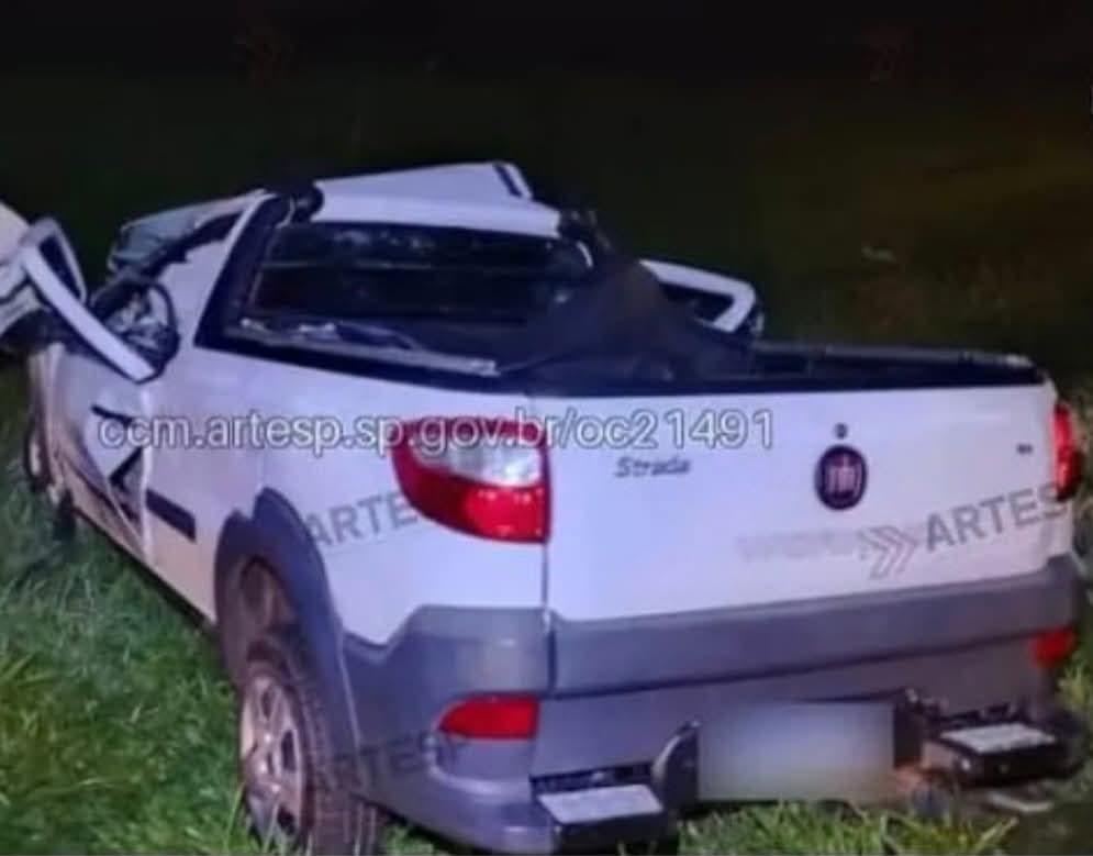 Motorista de 41 anos morre após colisão frontal entre Fiat Strada e carreta na Washington Luís, em Araraquara