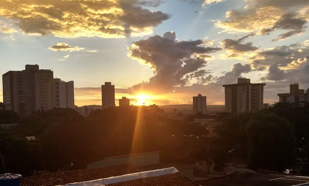Goiânia pode chegar a 35°C neste domingo; veja como se proteger do calor