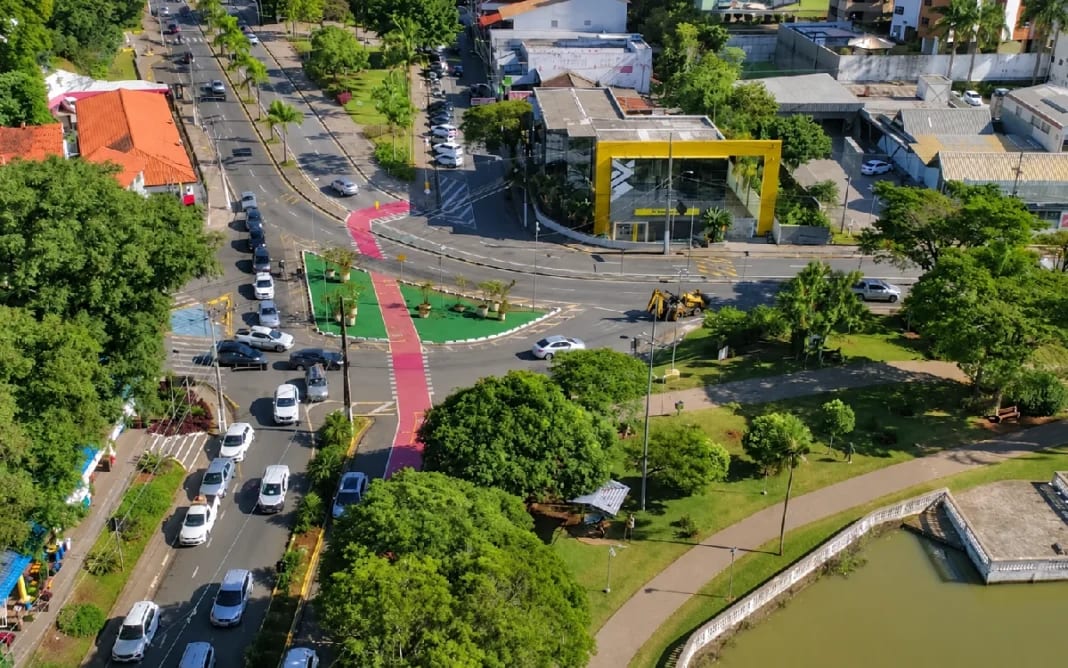 Comerciantes conhecem projeto para reorganizar trânsito na Praça 9 de Julho em Bragança Paulista