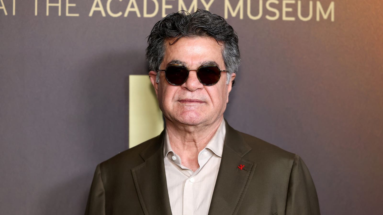 Jafar Panahi, vencedor da Palma de Ouro, é condenado a 5 anos de prisão pelo governo iraniano