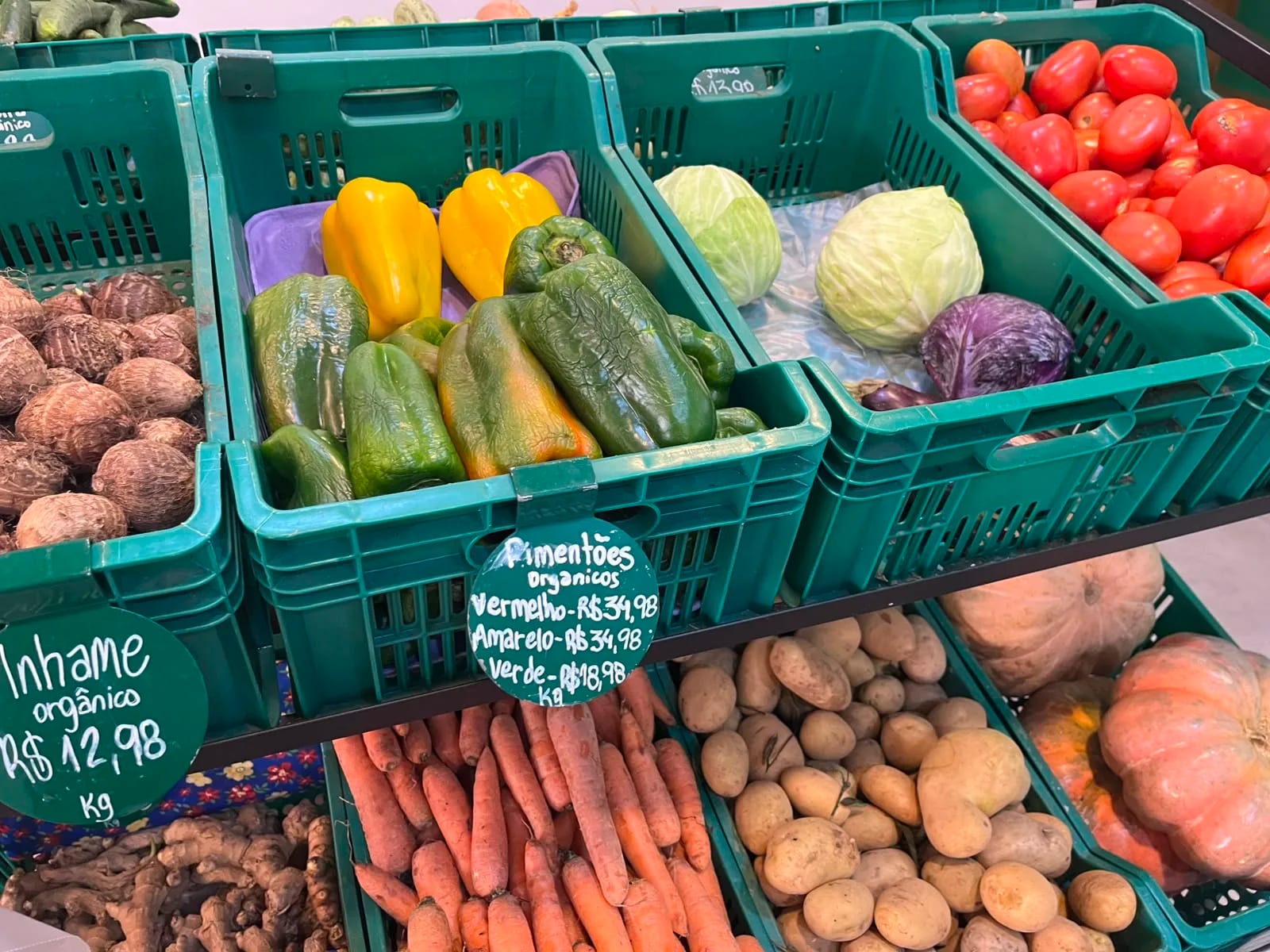 Endividamento e juros altos corroem poder de compra e atrapalham consumo de alimentos