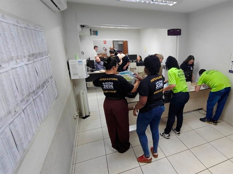 Flávio Bolsonaro, Tarcísio, Derrite e André do Prado são os vencedores das eleições em Salto