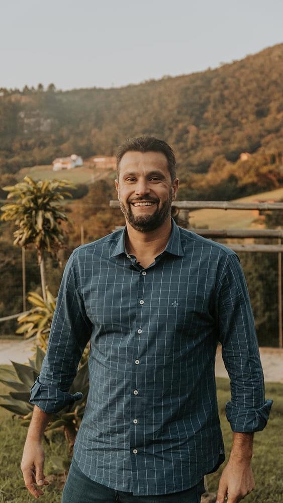 Marcelo Pitol, o trator da campanha que se afirma como novo nome na política de São Leopoldo - Por Bado Jacoby