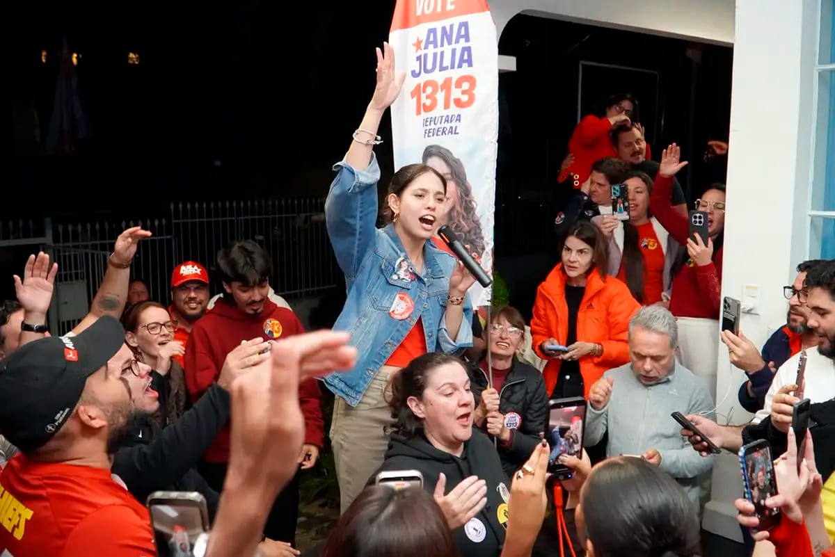 Deputada federal eleita, Ana Júlia é a política de esquerda que mais recebeu votos em Maringá