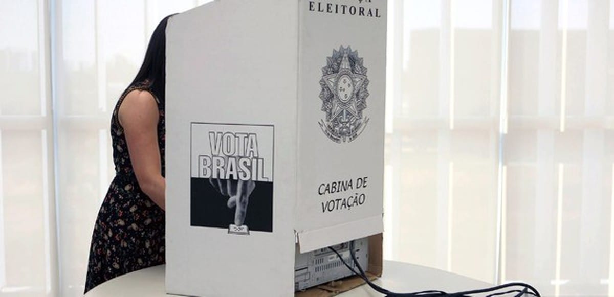 Criança pode entrar na cabine de votação?