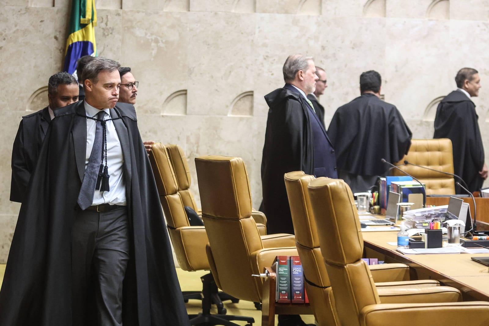 República sem lideranças: ninguém aponta saída da crise