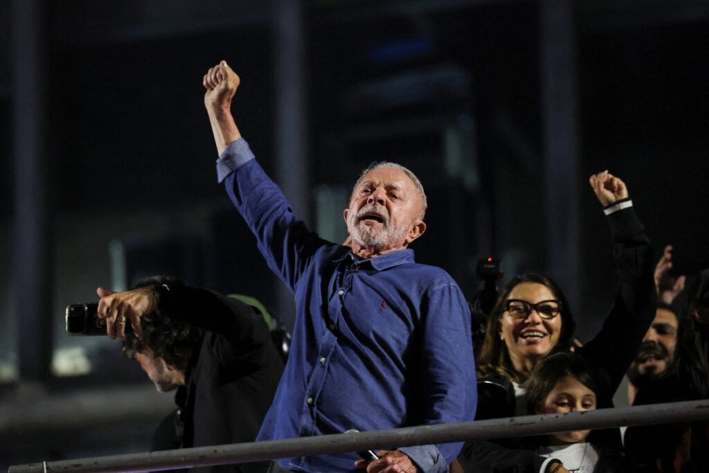 Mercado dispara circuit breaker na B3 após reeleição de Lula