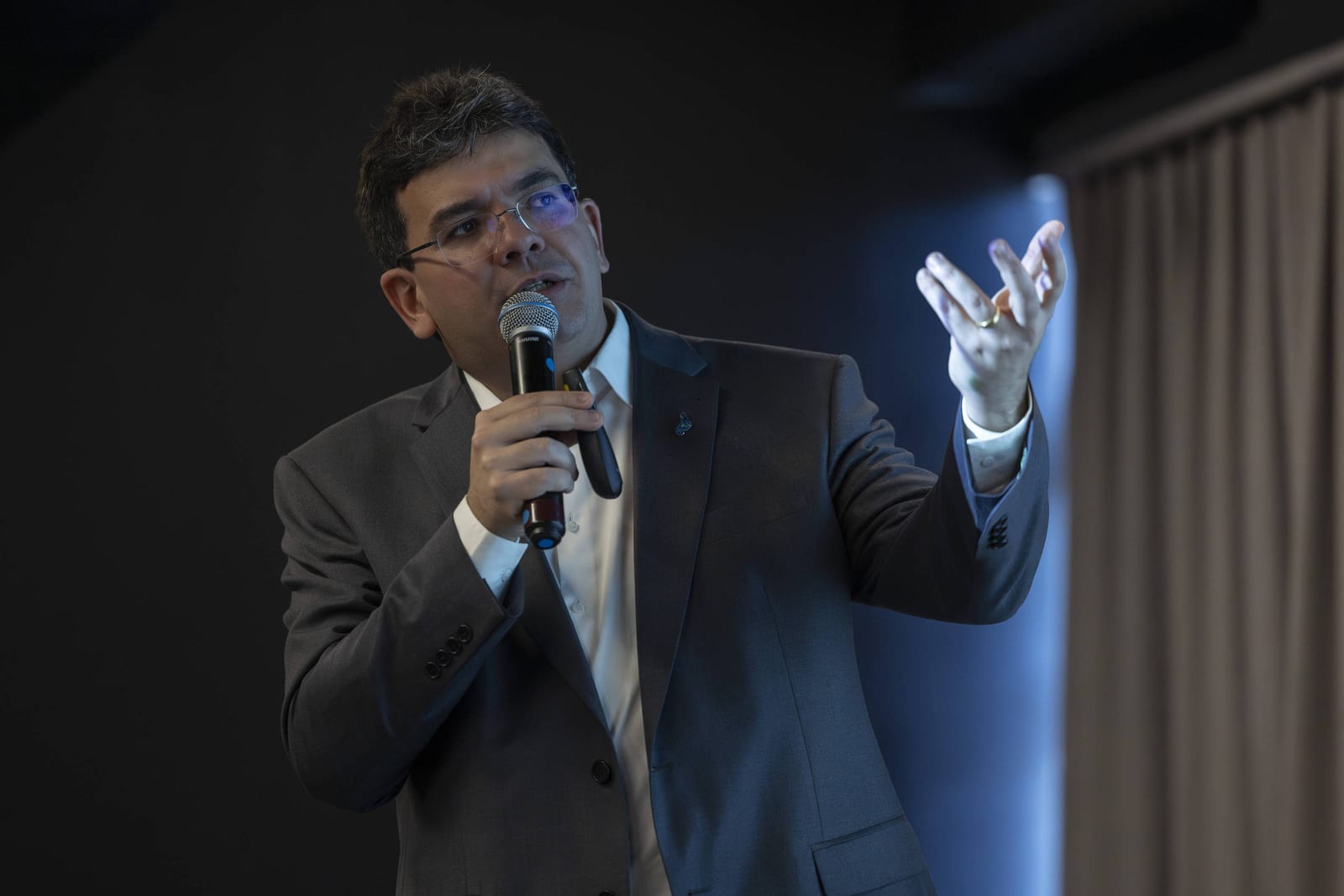 Reeleito, governador petista do Piauí pede esforço contra abstenção e crítica à biografia de Flávio