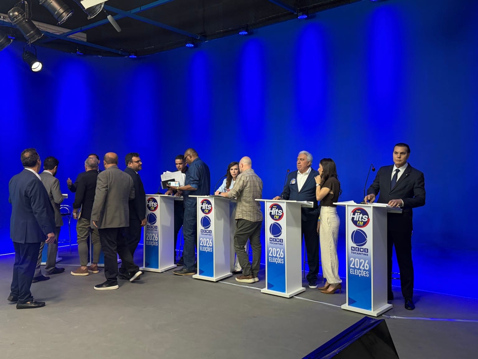 Bastidores do 1º debate do governo do Tocantins tiveram clima tenso, sem confrontos