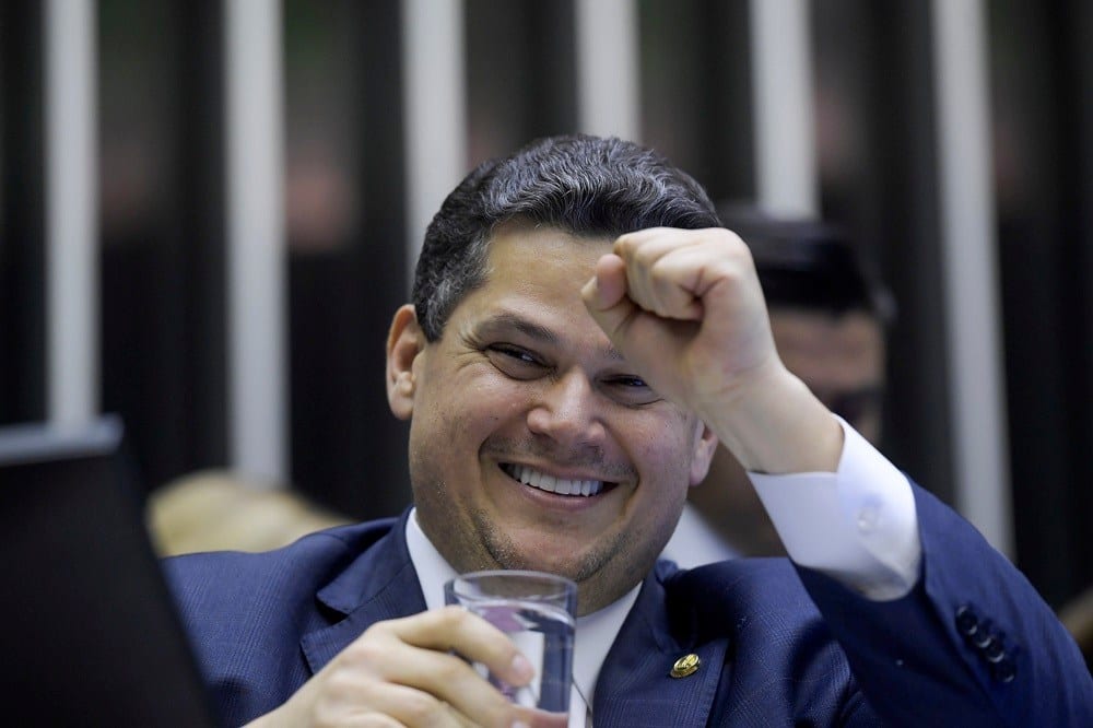 Alcolumbre anuncia votação da PEC da Segurança Pública para esta quinta-feira
