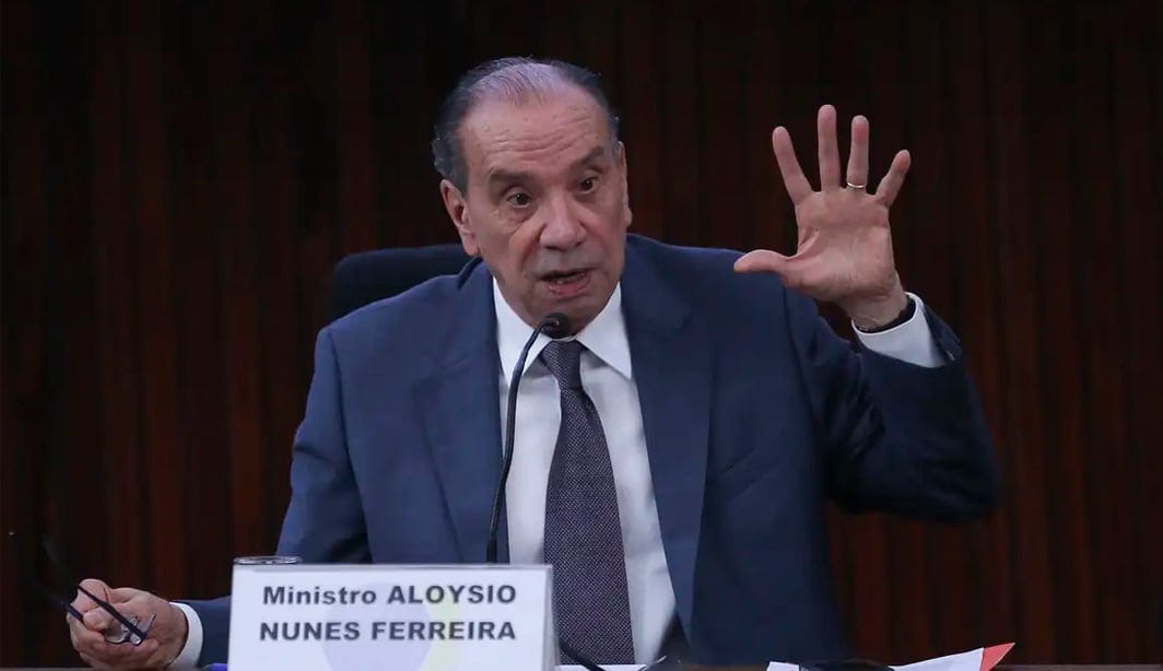 ‘Flávio Bolsonaro não é o 1º criminoso a se evadir, e problema é da direita’, diz ex-chanceler