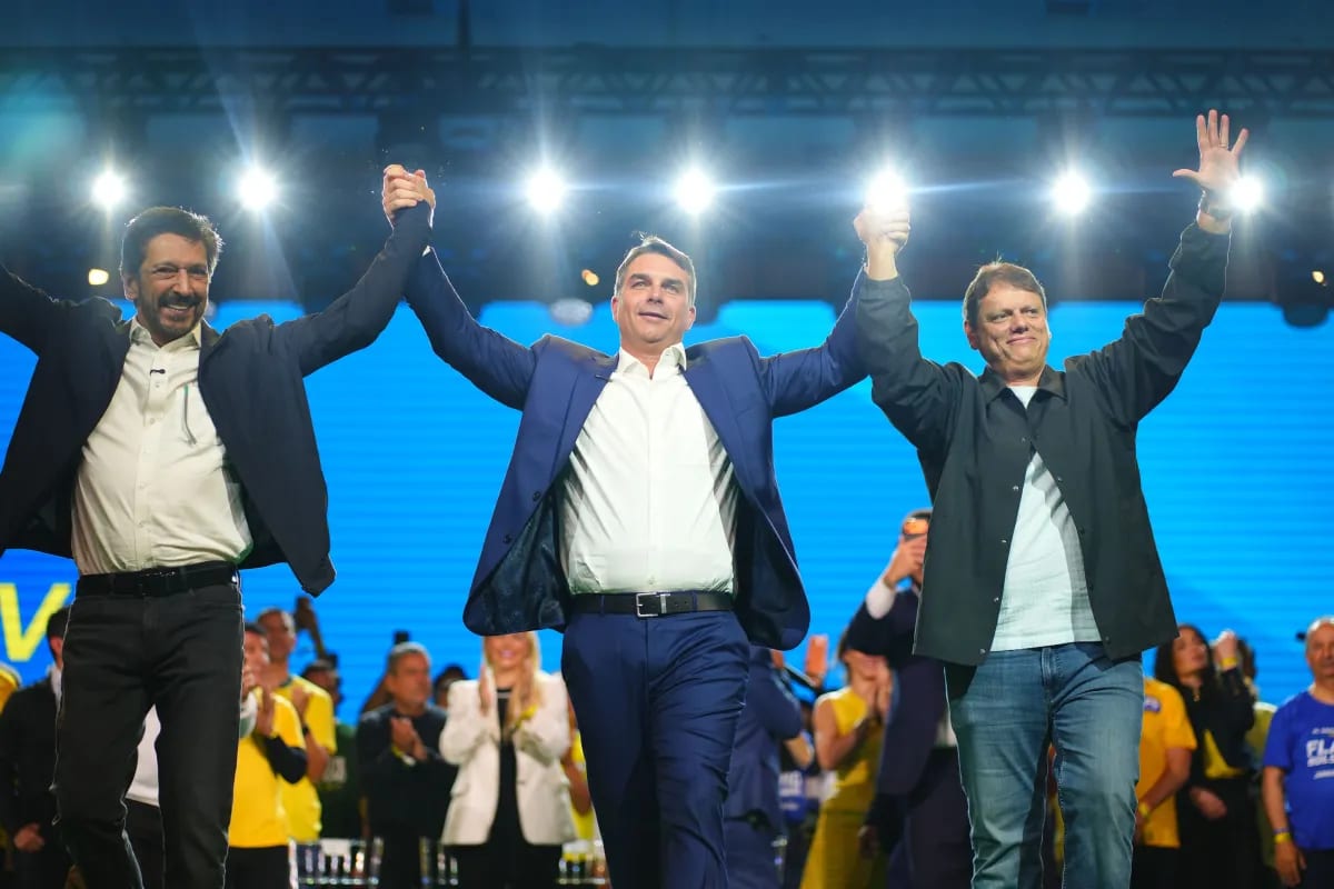 Em São Paulo, Flávio Bolsonaro se reúne com prefeitos e vereadores do Estado