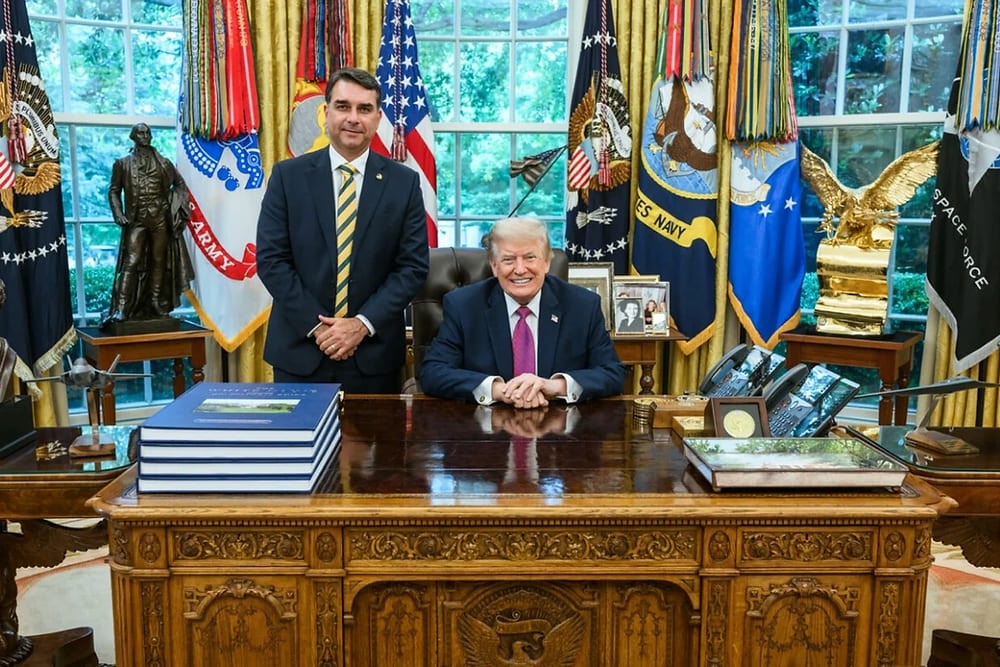 Governo Trump confirma emissão de vistos para Flávio Bolsonaro e família