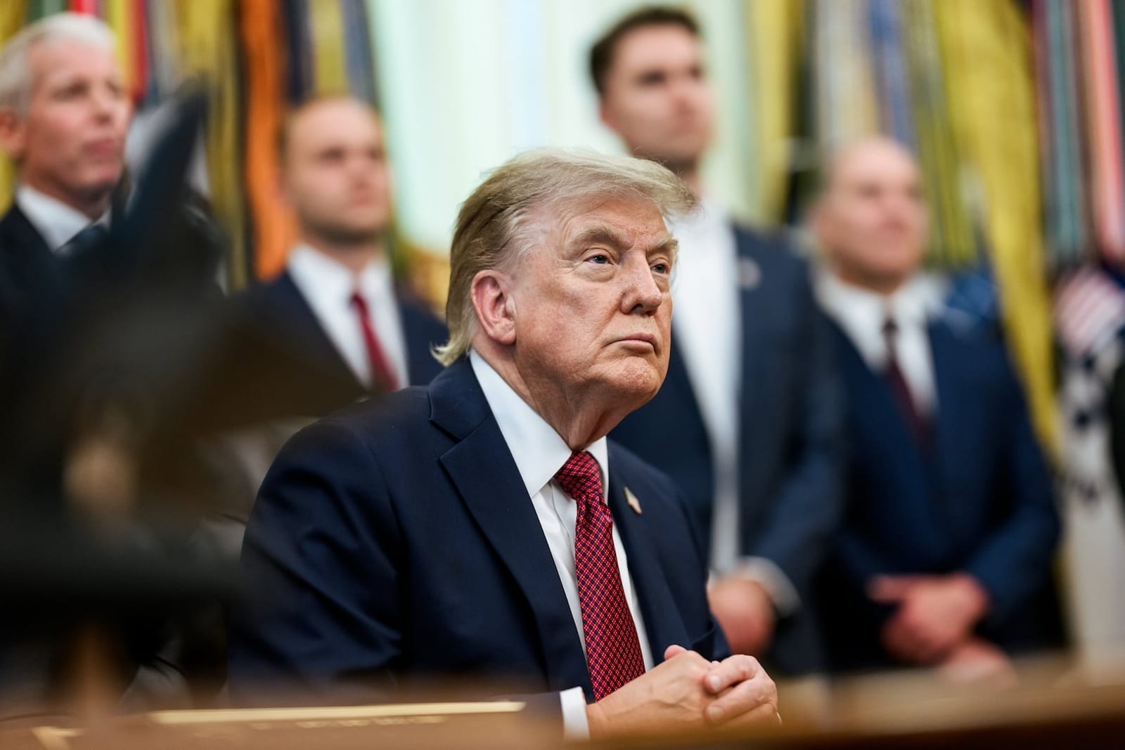 Trump declara emergência e proíbe equipamentos estrangeiros na rede elétrica