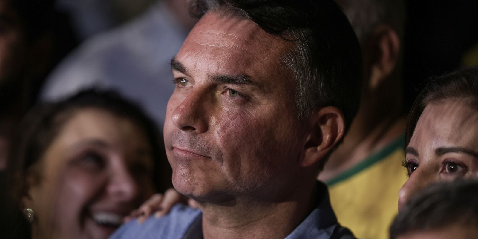 André Mendonça multa Flávio Bolsonaro por propaganda negativa contra Lula