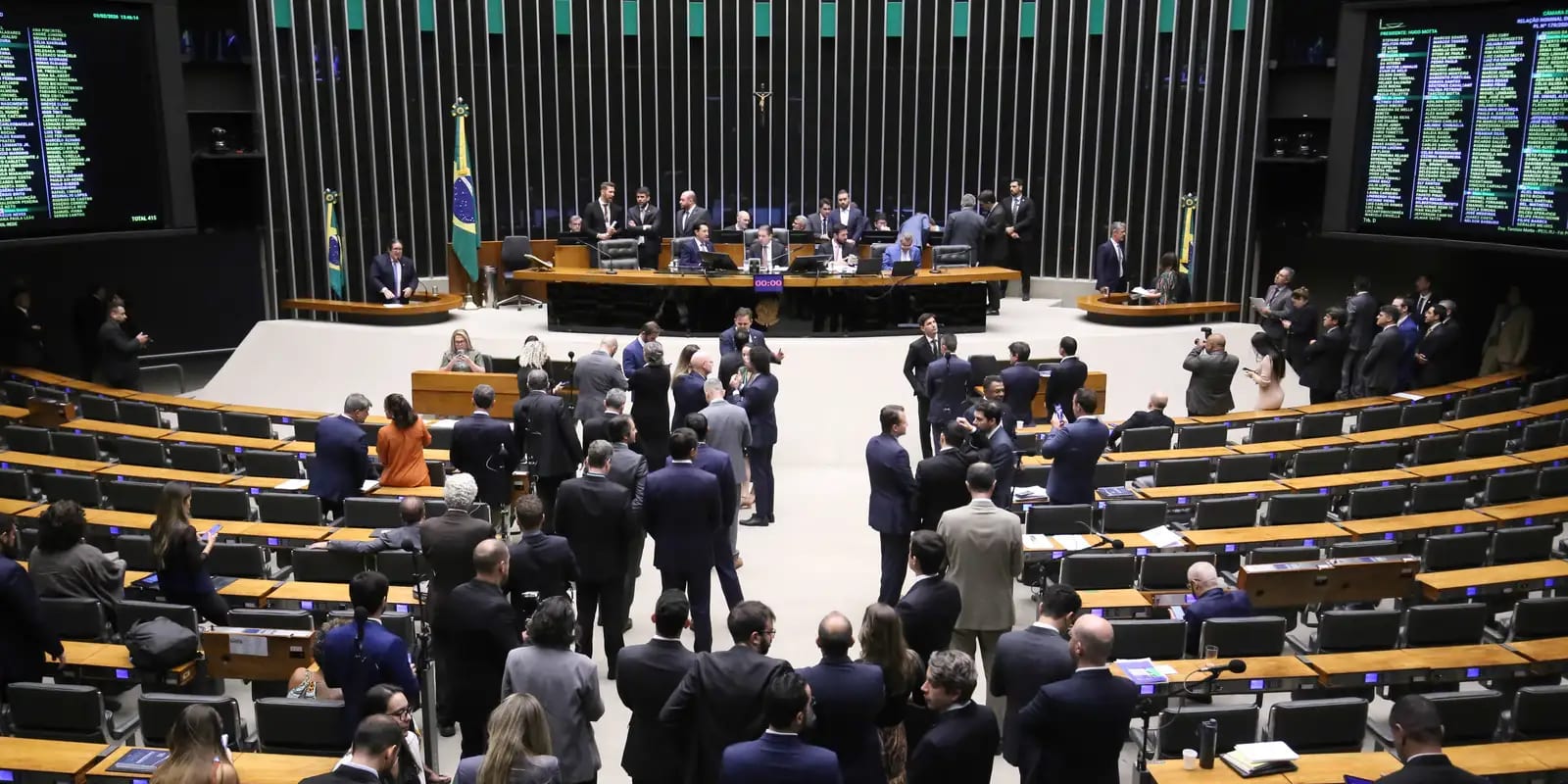 Bancada feminina atinge recorde histórico no Congresso Nacional em 2026