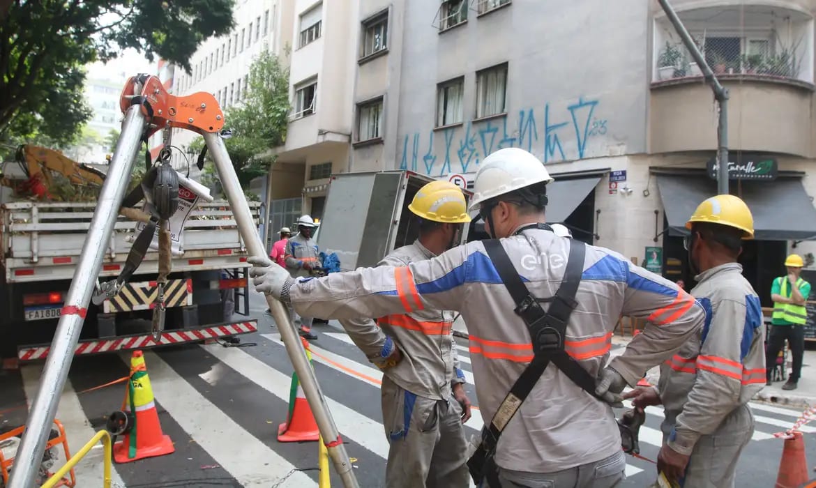 Procon multa Enel em R$ 11,4 milhões por apagões em São Paulo