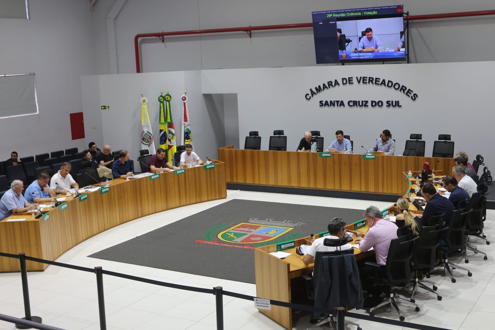 Câmara de Santa Cruz aprova R$ 618.041,61 para novos ônibus escolares