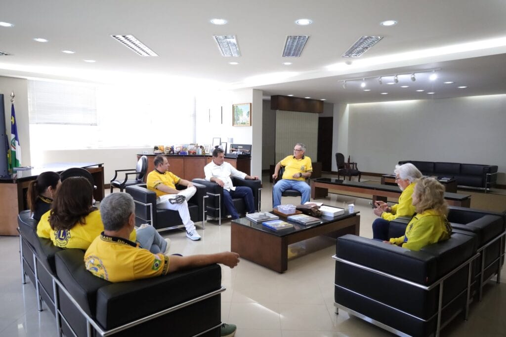 Prefeito Denilson Baitala recebe representantes do Lions Club e destaca parceria em ações de saúde visual para crianças
