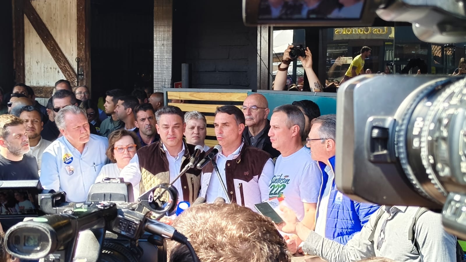 Flávio Bolsonaro participa de almoço com lideranças do agro durante a Expointer