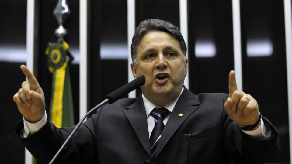 Homem é preso ao tentar invadir sede do STF em Brasília