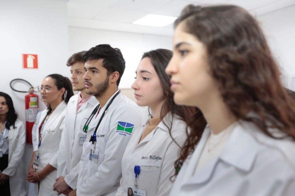 MEC regula bolsas e participação de residentes em pós-graduação